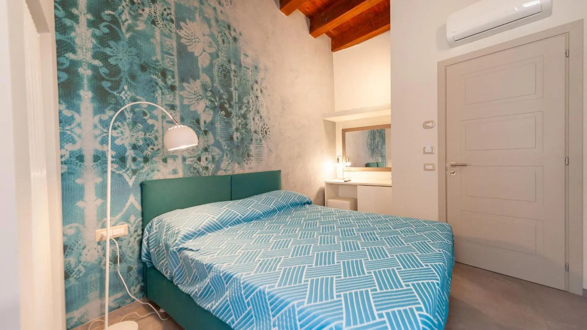 Hotel Domo Sofia Cagliari 0*,  Italia